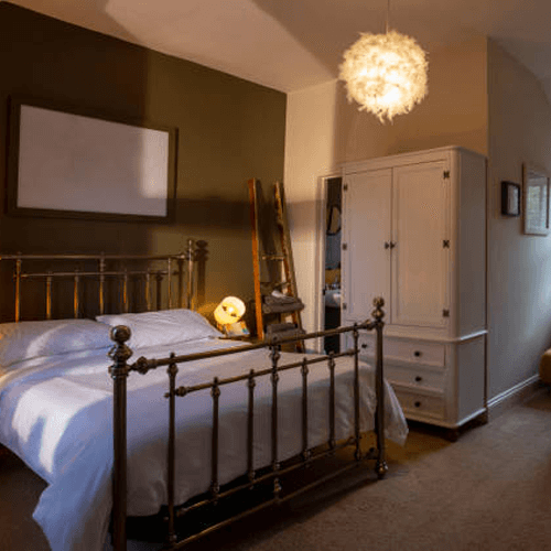 7 Ways How to Paint a Metal Bed Frame Black